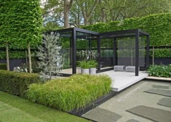 Layered Landscaping Trends 2025